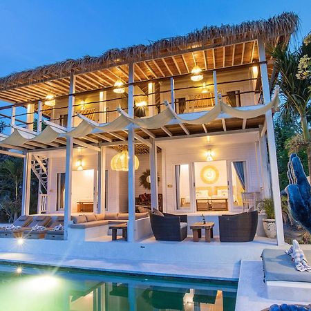The Puncak Private Villa レンボンガン島 エクステリア 写真